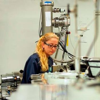 NUEVA TÉCNICA PARA CLARIFICAR PROCESOS QUÍMICOS CON UNA RESOLUCIÓN DE TRILLONÉSIMAS DE SEGUNDO.