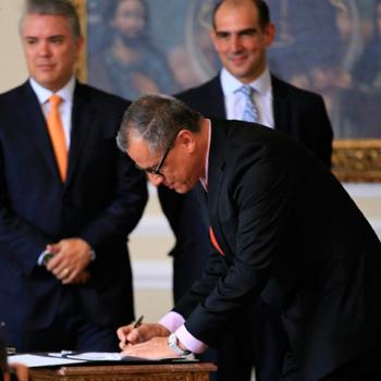 Diego Fernando Hernández se posesionó como nuevo director de Colciencias