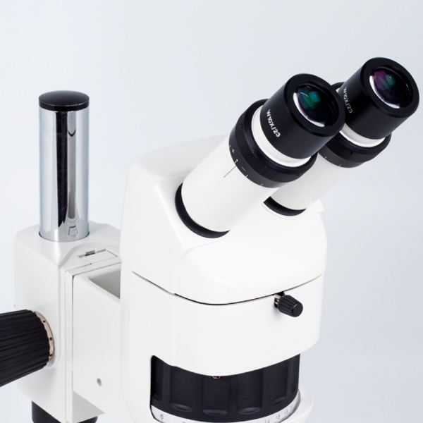 ESTÉREO MICROSCOPIO - MOTIC - K-700P