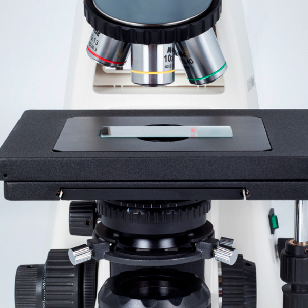 MICROSCOPIO METALÚRGICO MOTIC - BA310MET-T TRINOCULAR