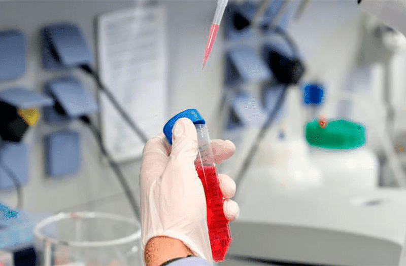 ¿Qué es la carga viral del coronavirus que desconcierta a científicos?